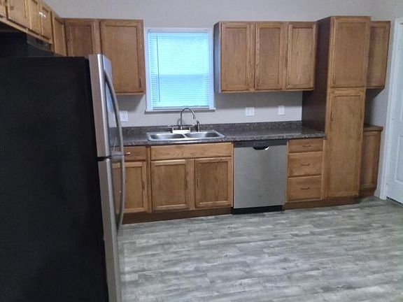 5th image of 244 Edwards Ave