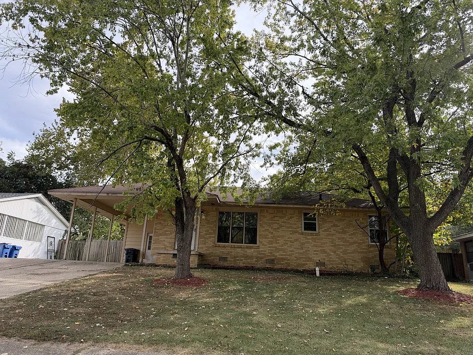 725 Valley Dr
