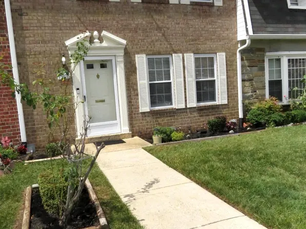 7908 Lakecrest Dr, Greenbelt, MD 20770