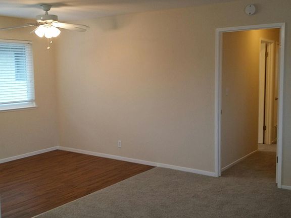 3rd image of 447 Pinehurst Ave APT 4