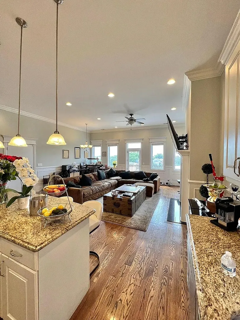 3 bed, 1900 sqft, $4,000 — Photo 3