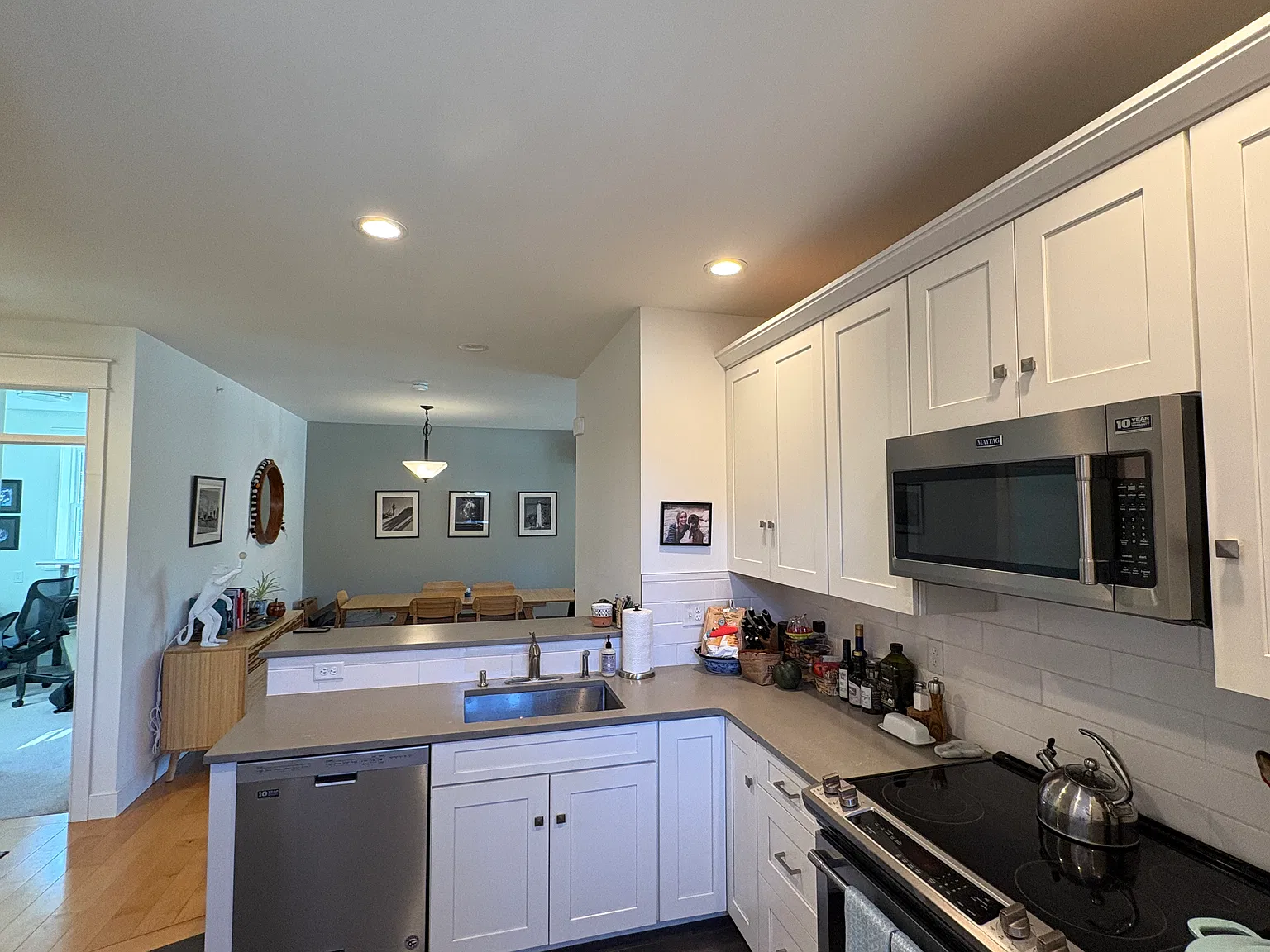 3 bed, 1300 sqft, $3,000 — Photo 1