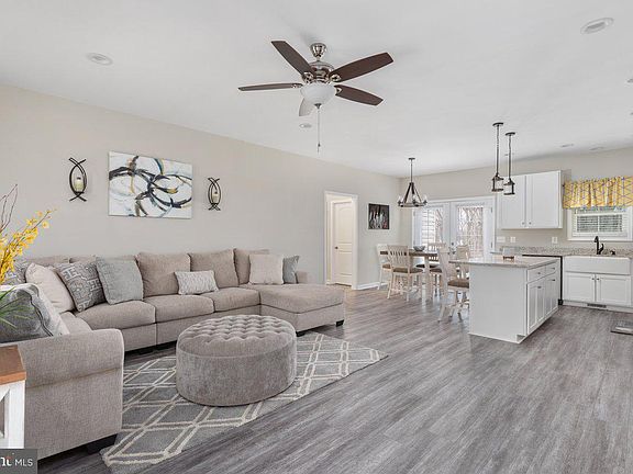 3rd image of 34 Sunrise Ln