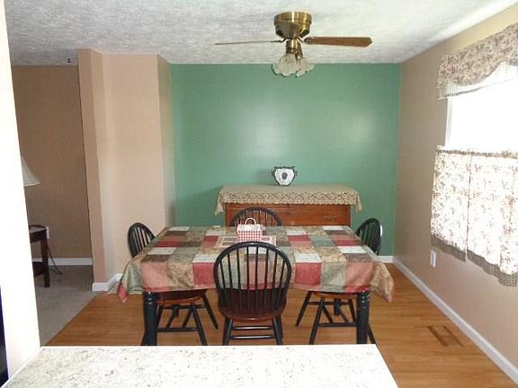 5th image of 51 Greenridge Cres