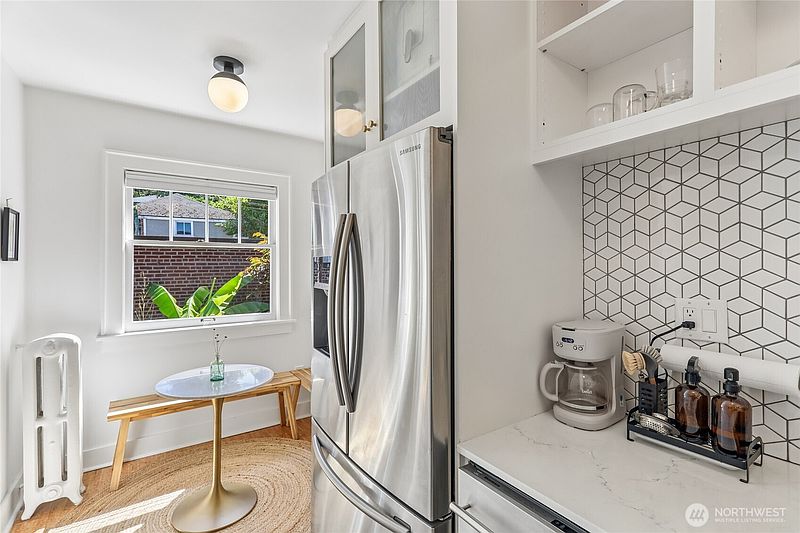 4th image of 2634 Franklin Avenue E #304