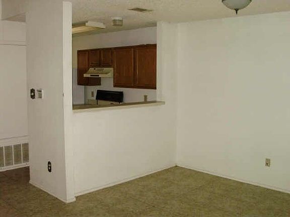 3rd image of 3043 Gregory Ln