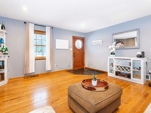 5th image of 127 Dukes Rd