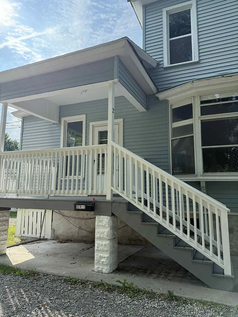 Building Photo - 608 W Chisholm St #2