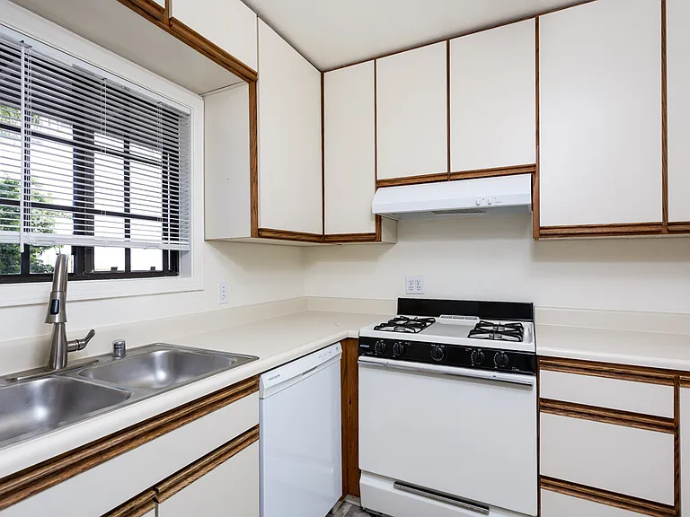 3960 Hortensia St #3960 — Photo 10