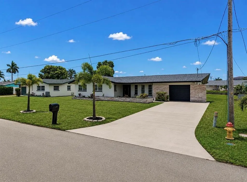 4 bed, 2.0 bath, 1674 sqft, $2,875 — Photo 1