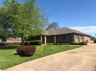 433 Elizabeth Dr, Lebanon, MO 65536