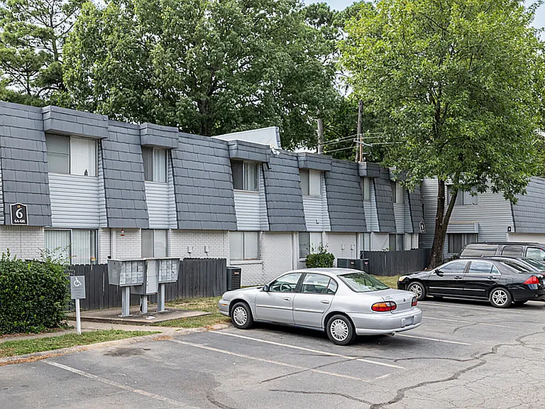 De Soto Park Apartments — Photo 7