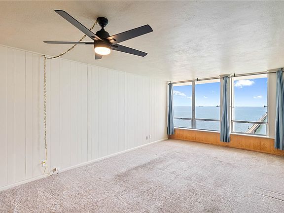 3rd image of 4302 Ocean Dr APT 32