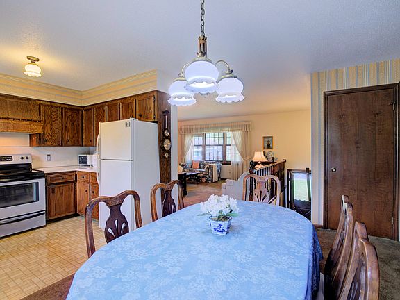 5th image of 11157 Canyon Creek Dr