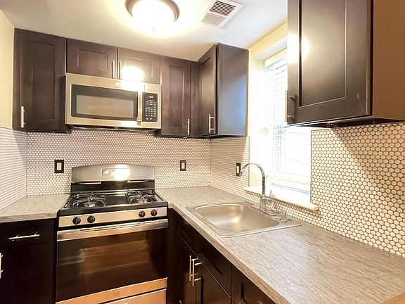 3rd image of 1720 W Girard Ave APT 2R