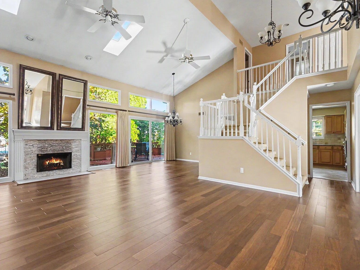 4 bed, 3.5 bath, 3403 sqft, $3,400 — Photo 2