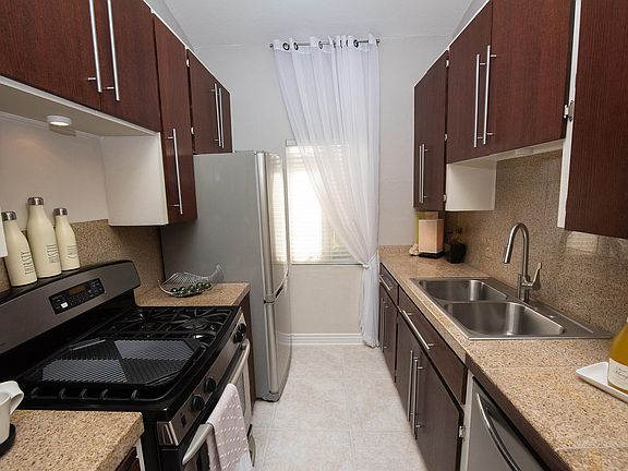 3rd image of 808 S Langley Ave