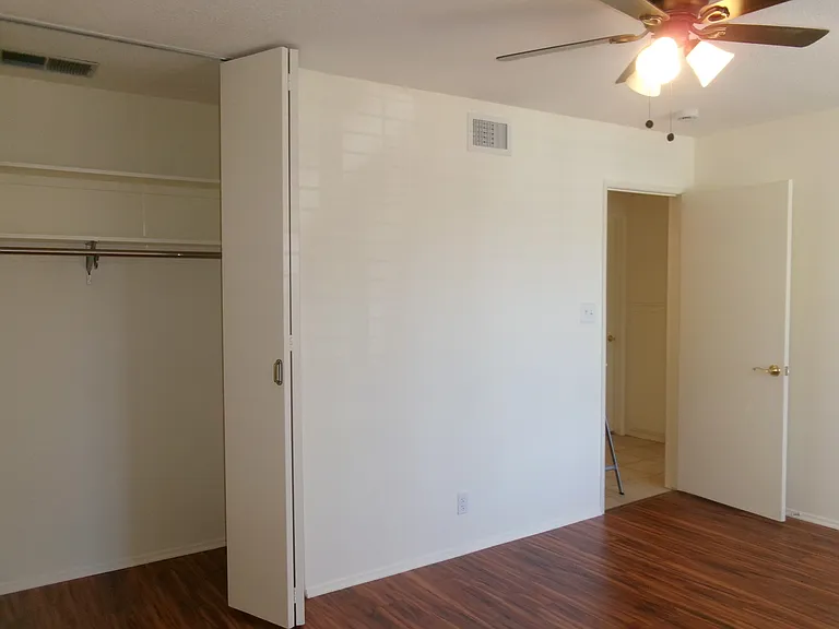 3114 N Springfield St — Photo 33