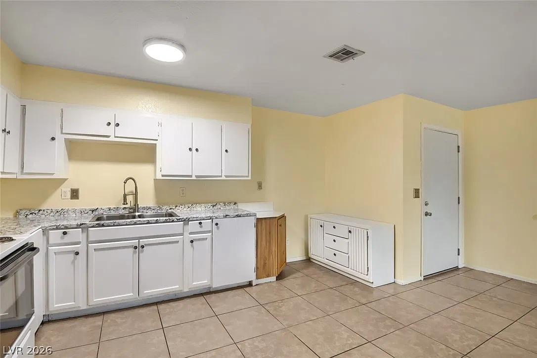 2 bed, 1.0 bath, 1832 sqft, $1,150 — Photo 3