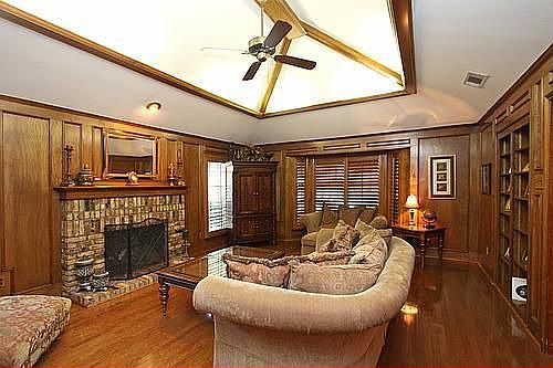 2nd image of 3304 Henri Ct