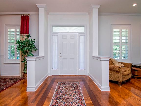 3rd image of 665 Geneva Pl