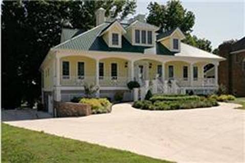 1st image of 695 Wildwood Trce