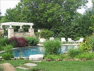 3rd image of 8 Stone Hill Dr N