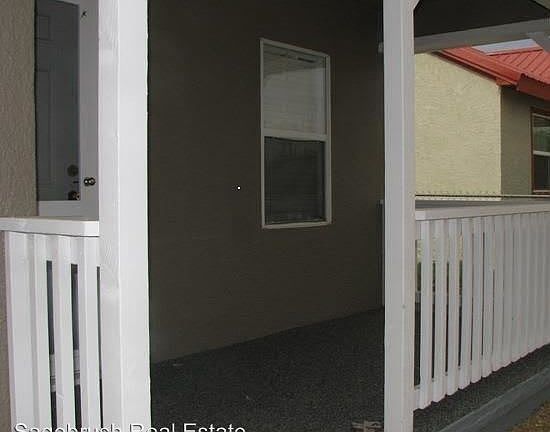 3rd image of 912 Davis St