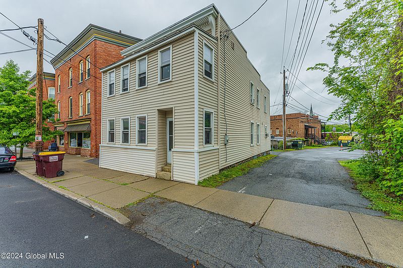 3rd image of 17 Malta Avenue