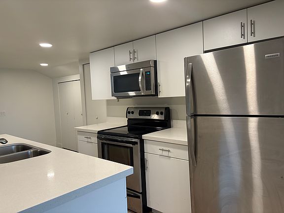 5th image of 1695 E Indianola Ave #3