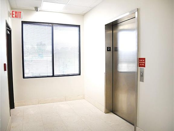 3rd image of 800 N Causeway Blvd #202