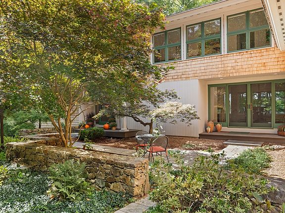 5th image of 42 Great Pond Dr