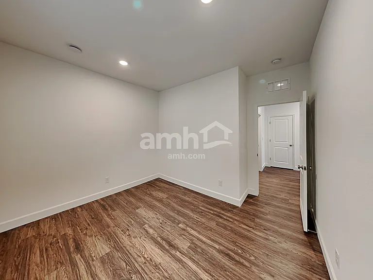 9124 Crocker Point Ct — Photo 12