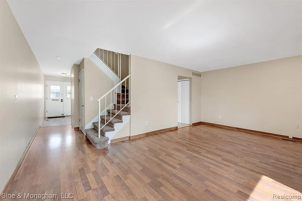 2 bed, 2.5 bath, 1686 sqft, $1,950 — Photo 4