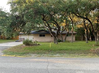 409 Meadowbrook Dr, Hollywood Park, TX 78232