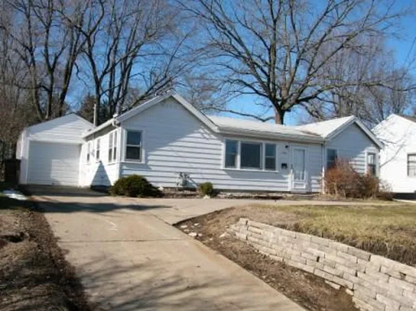 1406 63rd St, Windsor Heights, IA 50324