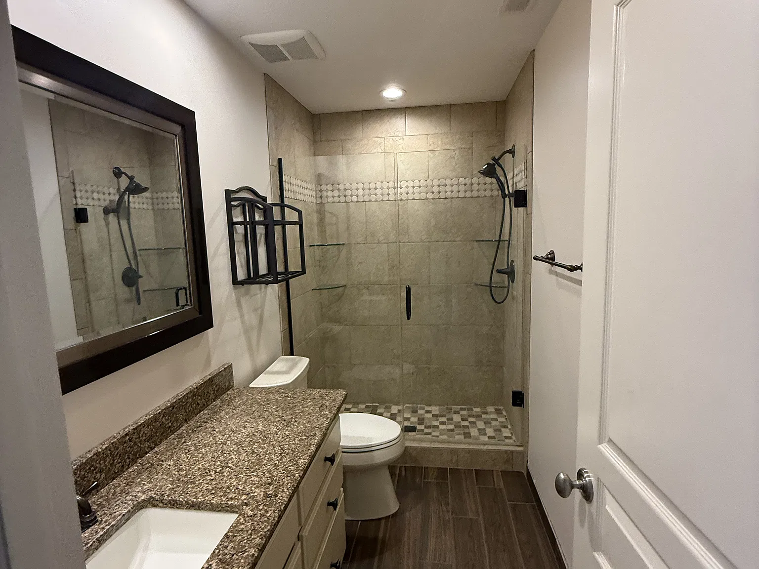 5 bed, 5635 sqft, $5,000 — Photo 2
