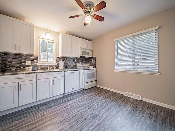 3rd image of 50 Wrenwood Dr