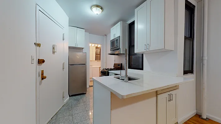 Rented by Bond New York | media 8