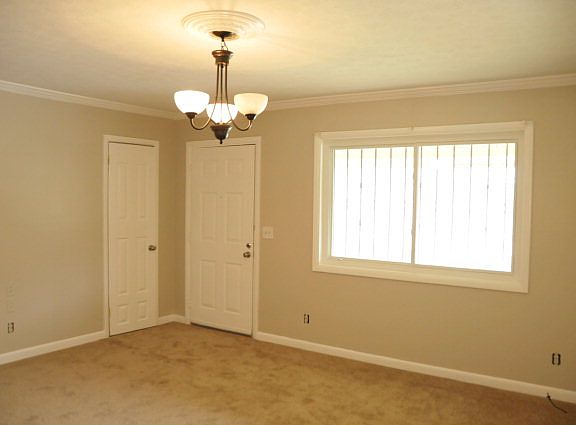 3rd image of 4622 Harbin St