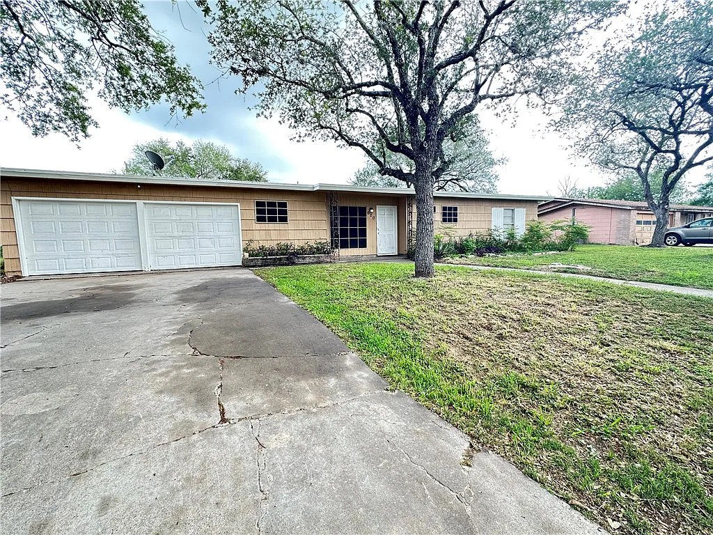3 bed, 2.0 bath, 1482 sqft, $1,900 — Photo 2