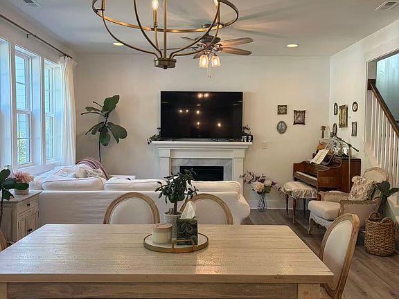 5th image of 313 Chauncey Cir
