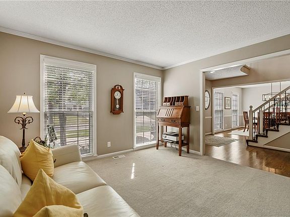 5th image of 8410 Greenwood Cir