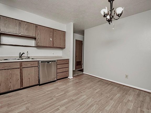 3rd image of 34093 Vauxhill Dr #1