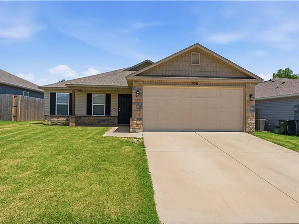 956 S Brambling Ln, Fayetteville, AR 72701