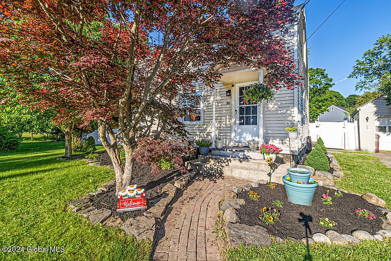 3rd image of 20 Meadowbrook Road