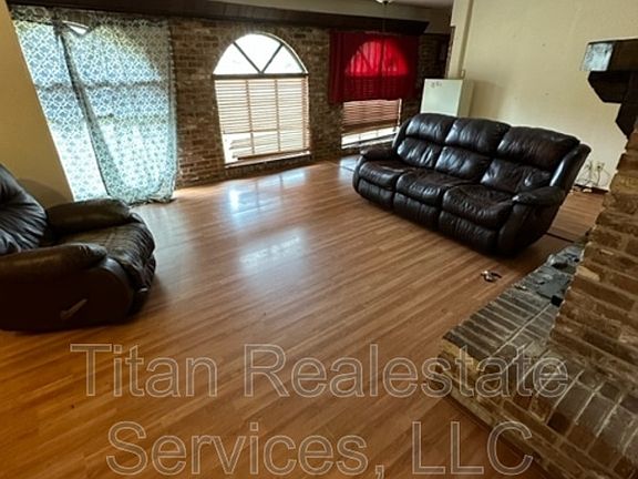 2nd image of 328 Orangewood Dr
