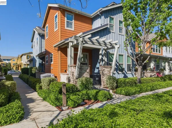 520 Sandalwood Dr, Livermore, CA 94551