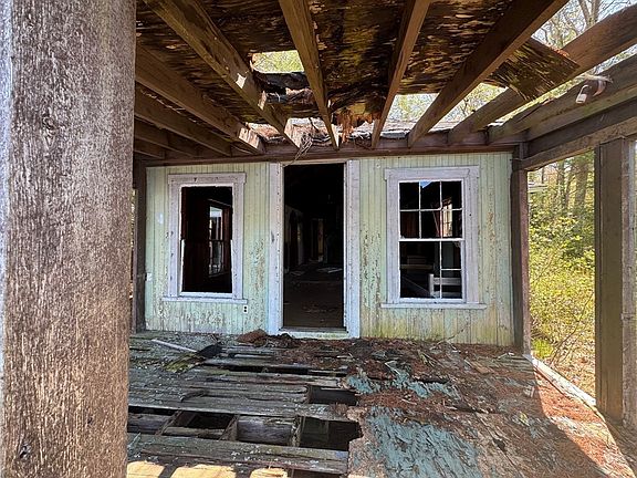 3rd image of 725 River St