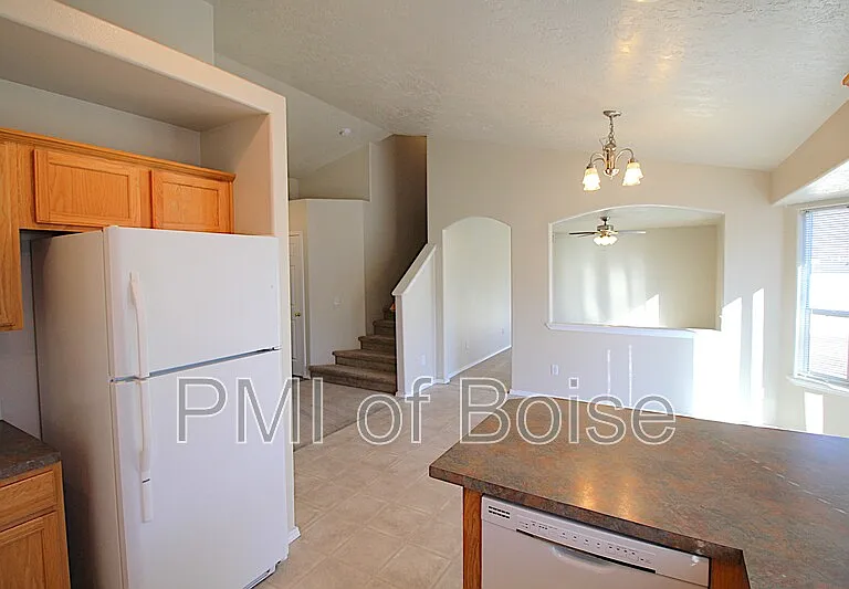 1770 N Veridian Ave — Photo 7